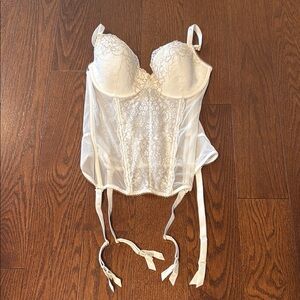 Victoria’s Secret White Lace Corset 36c